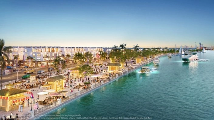 Bến du thuyền và phố đi bộ ven sông sầm uất với các cửa hàng và nhà hàng